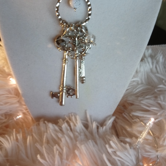 Jewelry . - Picture 5 of 8